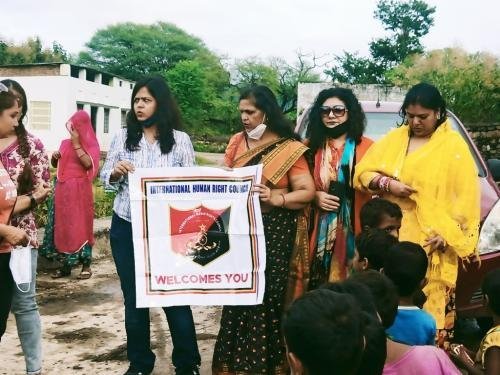 cloth-distribution-4