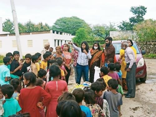 cloth-distribution-5