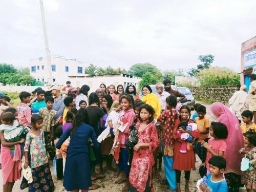cloth-distribution-7